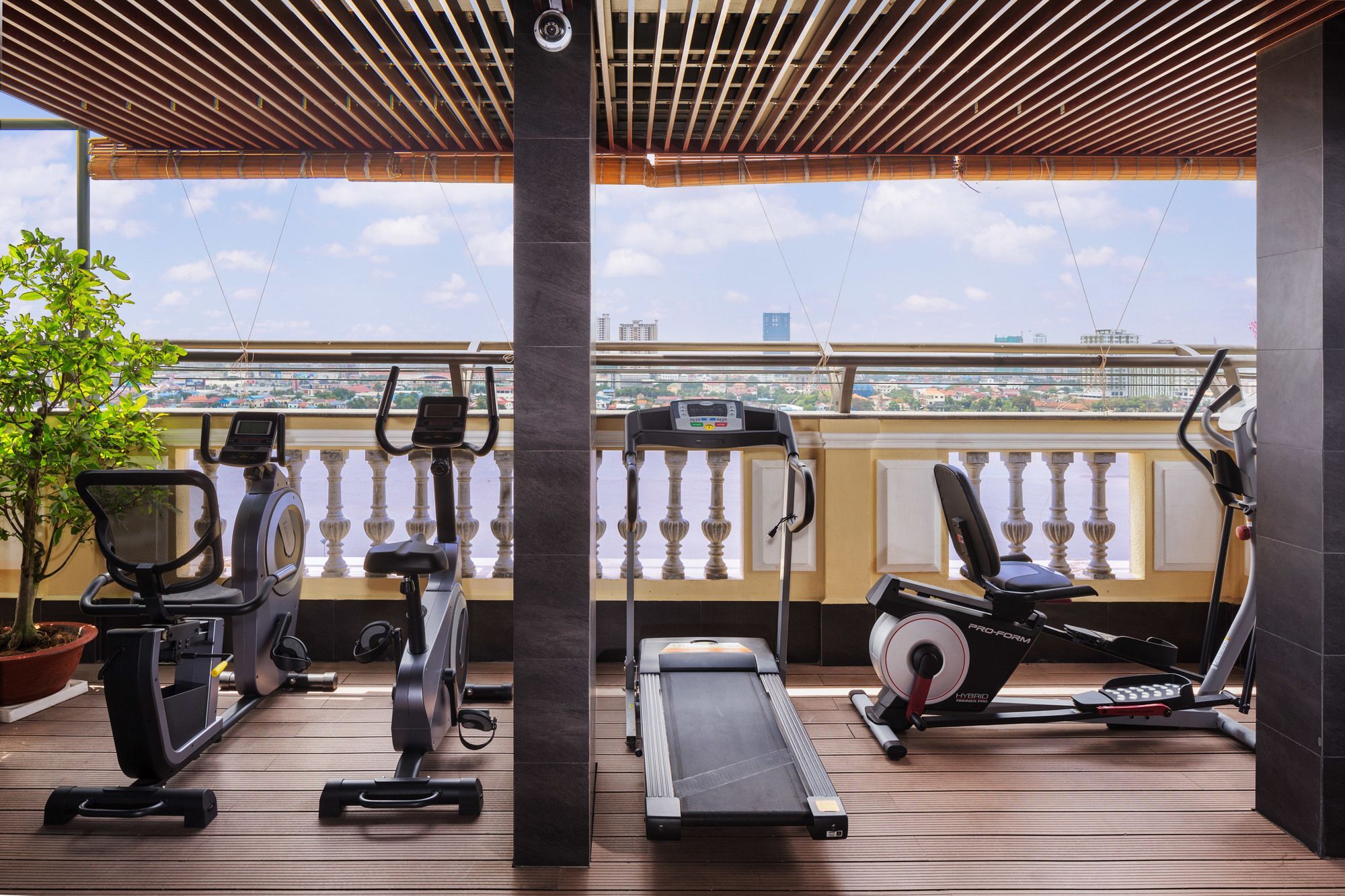 Lcs Hotel & Apartment Phnom Penh Ngoại thất bức ảnh